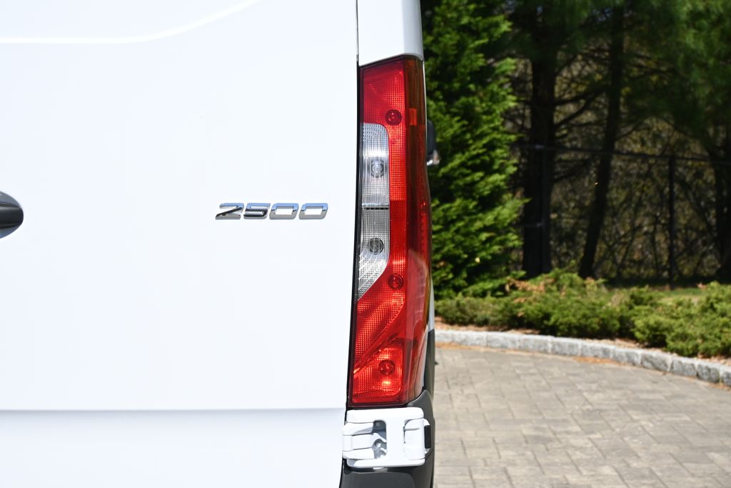 Thumbnail: 2025 Mercedes-Benz Sprinter - 13