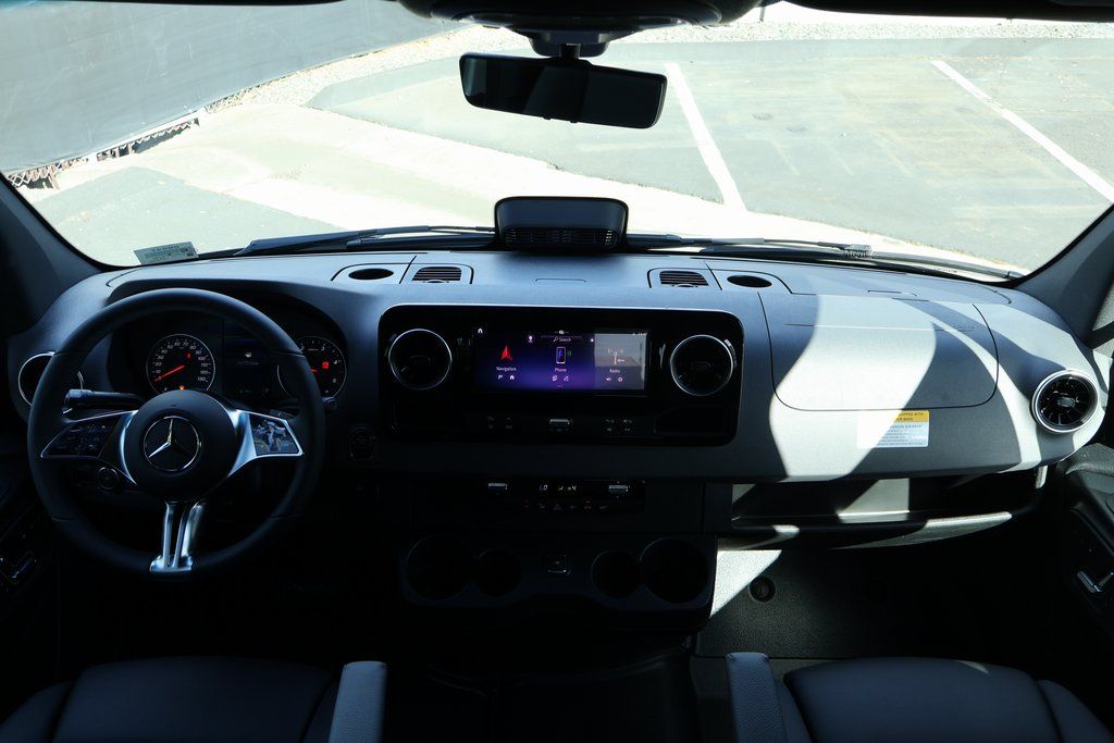 Thumbnail: 2026 Mercedes-Benz Sprinter - 4