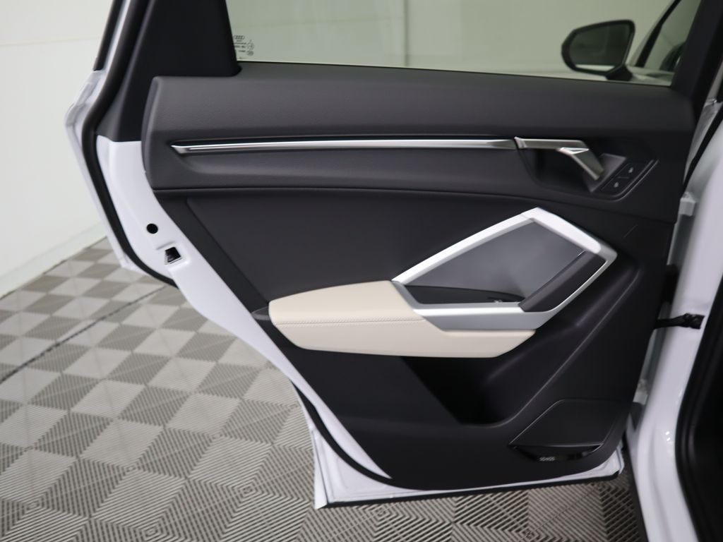 2025 Audi Q3  28