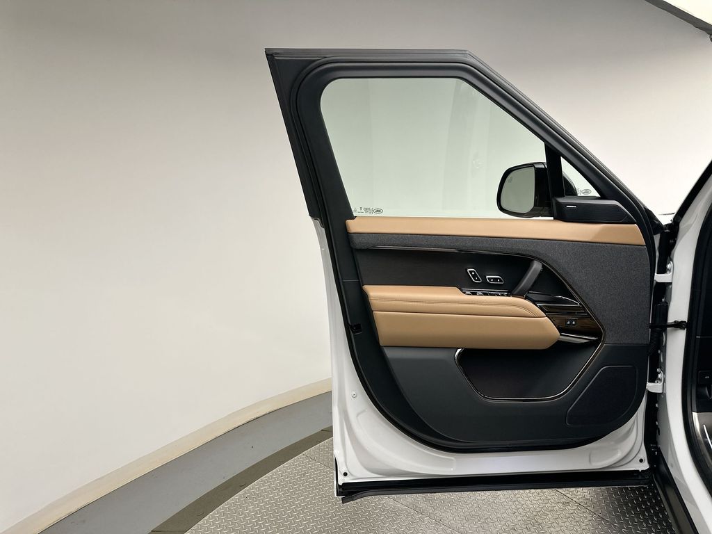 Thumbnail: 2026 Land Rover Range Rover Sport - 9