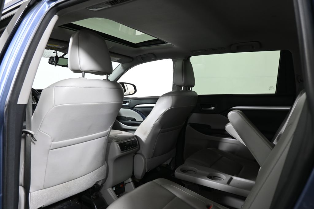 Thumbnail: 2016 Toyota Highlander - 6