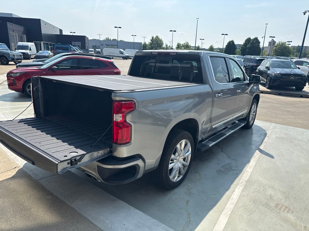Used 2024 Gray Chevrolet High Country image 9