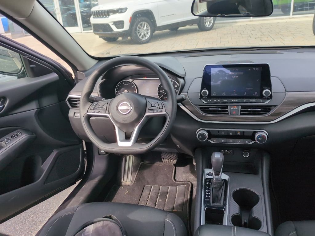 Used 2025 Gray Nissan 2.5 SV image 7