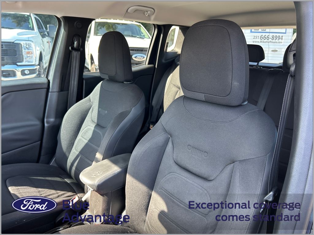 2017 Glacier Metallic Jeep Renegade Altitude FWD SUV