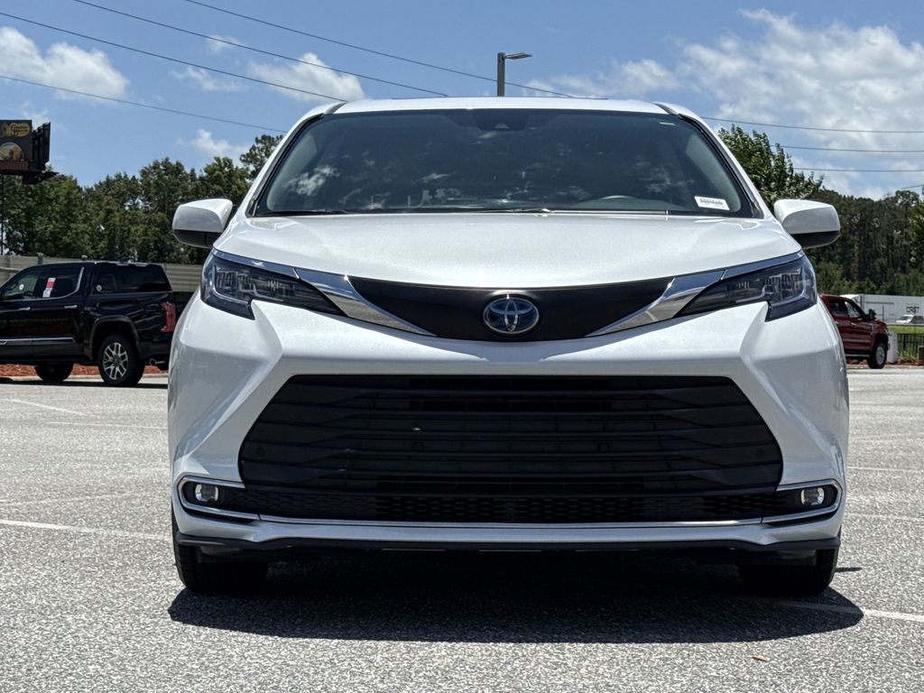 Used 2023 Toyota Sienna Van