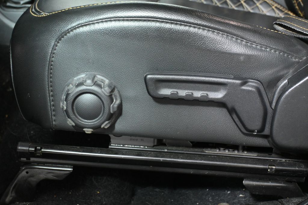 Thumbnail: 2022 Jeep Wrangler - 30