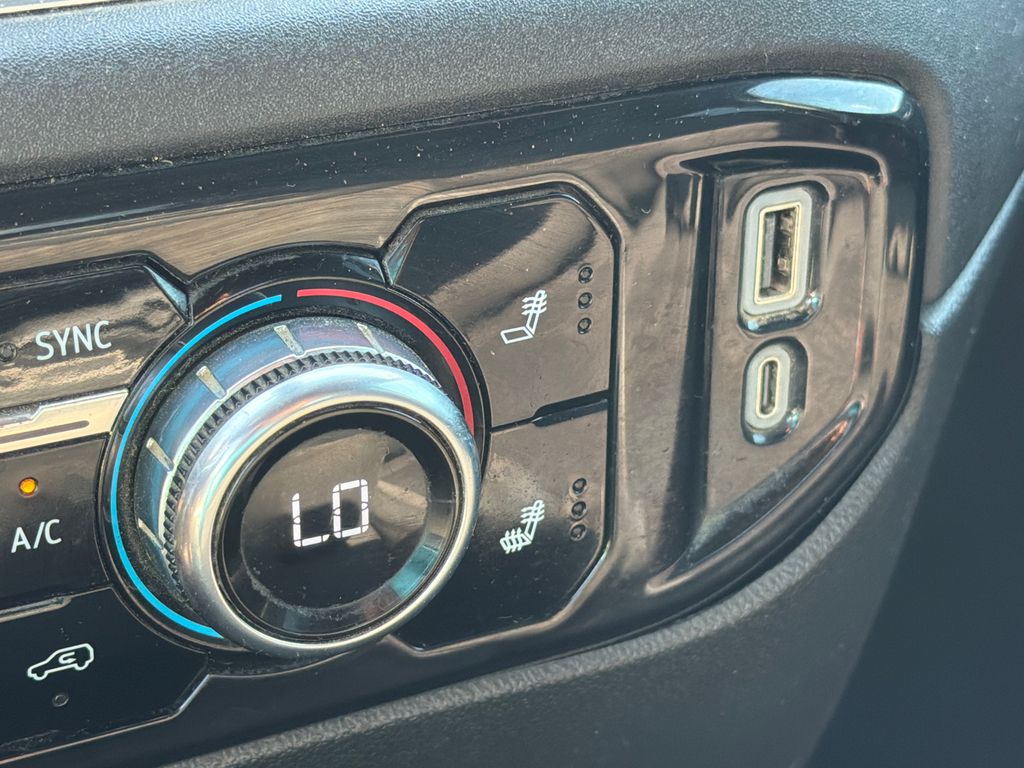 Used 2024 Gray GMC SLE image 31