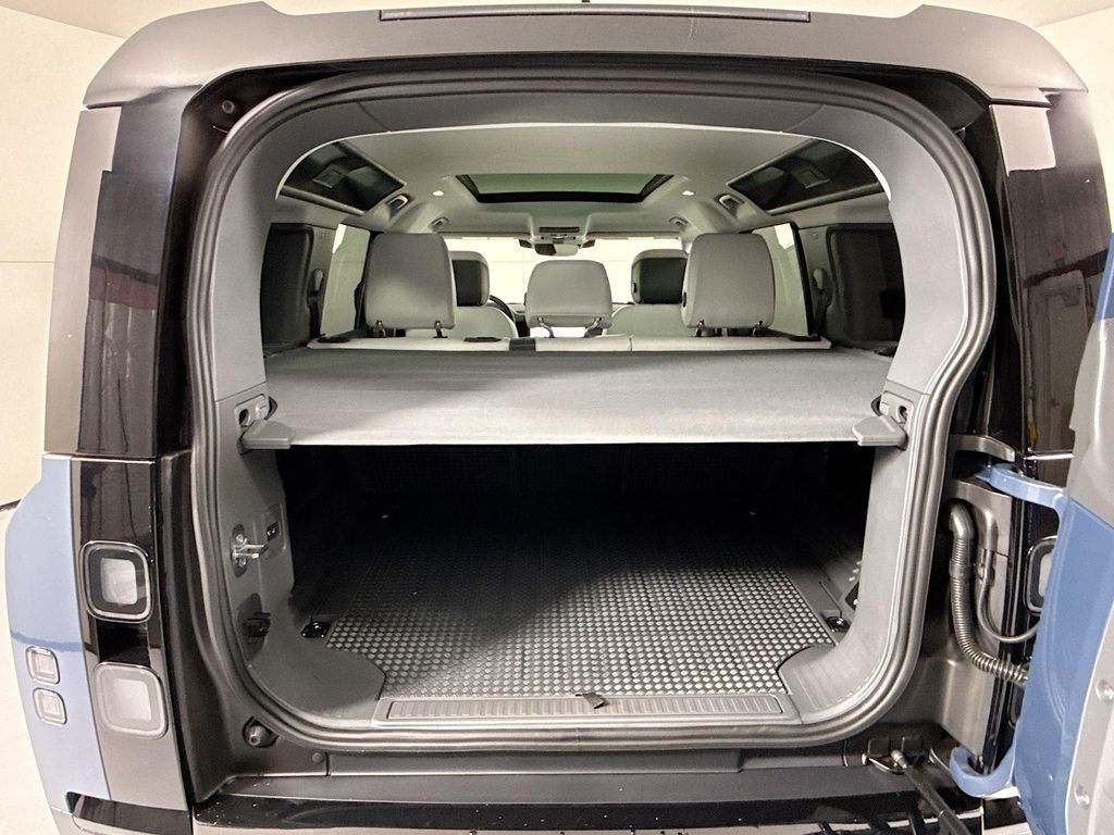 Thumbnail: 2026 Land Rover Defender - 30