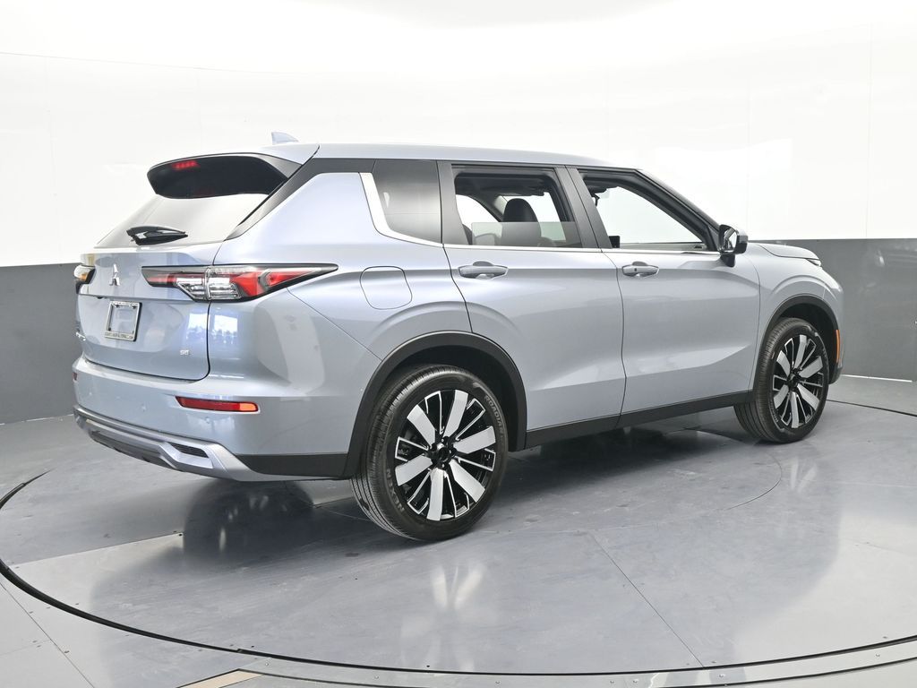 New 2026 Gray Mitsubishi SE image 6