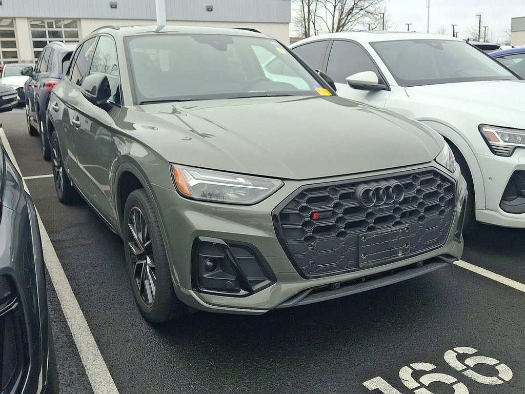 Thumbnail: 2023 Audi SQ5 - 3