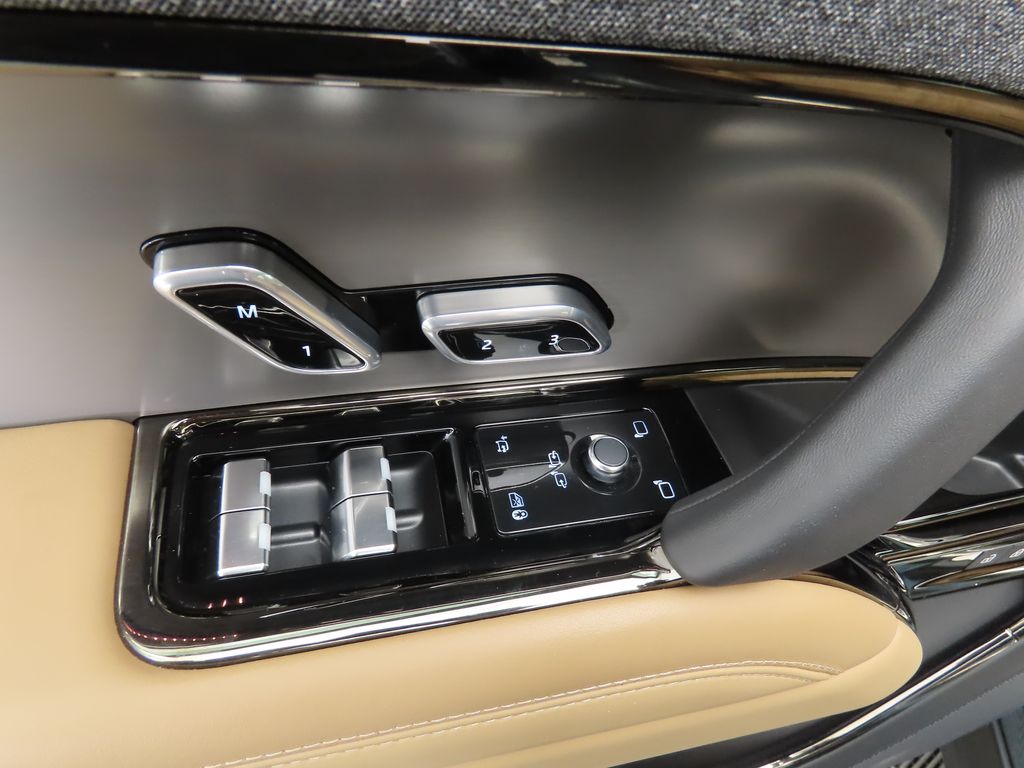 Thumbnail: 2025 Land Rover Range Rover Sport - 23