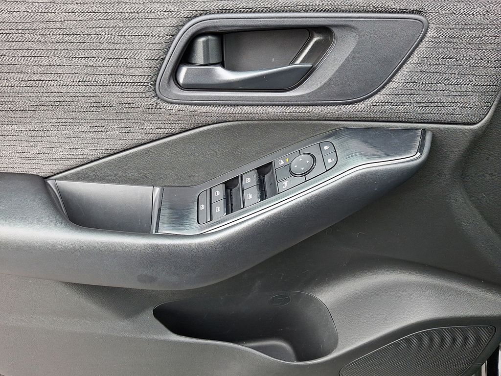 2023 Nissan Rogue — photo 12