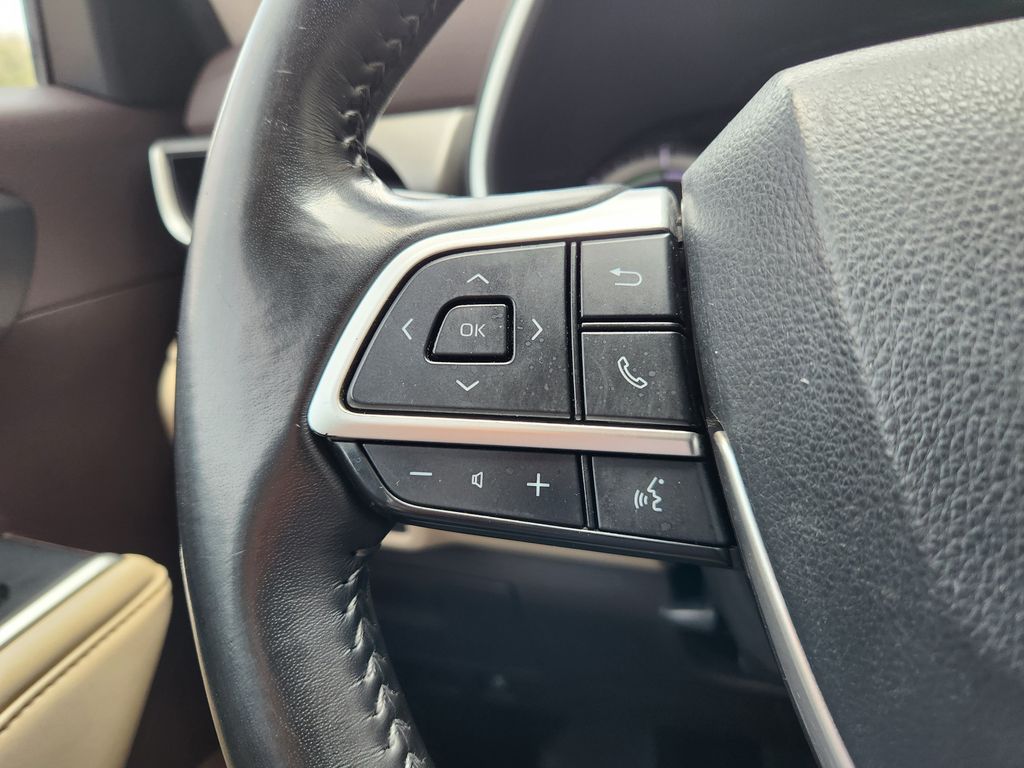 2022 Toyota Highlander Hybrid XLE Beige at Toyota of Victoria