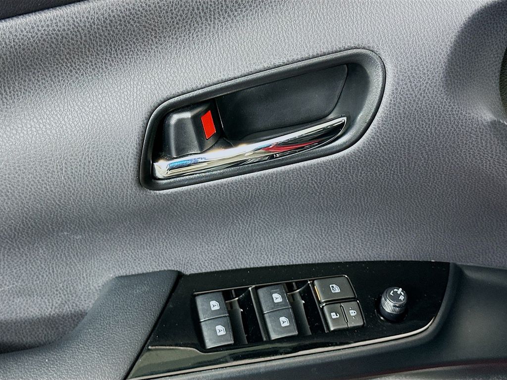 Thumbnail: 2018 Toyota Prius Prime - 18