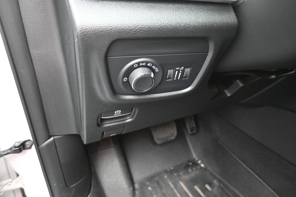 Used 2025 Jeep Grand Cherokee SUV