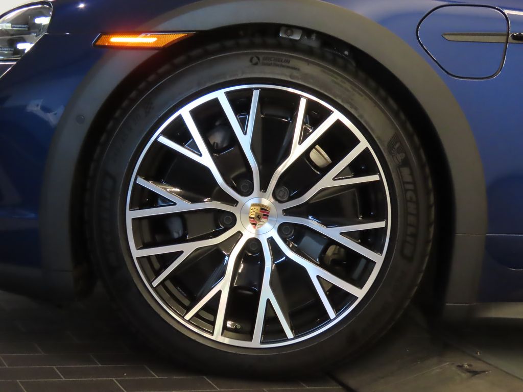 Thumbnail: 2025 Porsche Taycan - 11