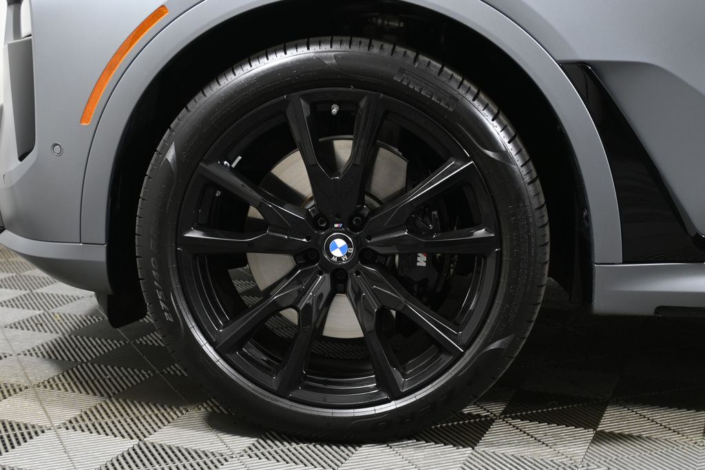 Thumbnail: 2026 BMW X7 - 12