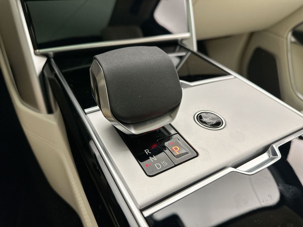 Thumbnail: 2026 Land Rover Range Rover - 11