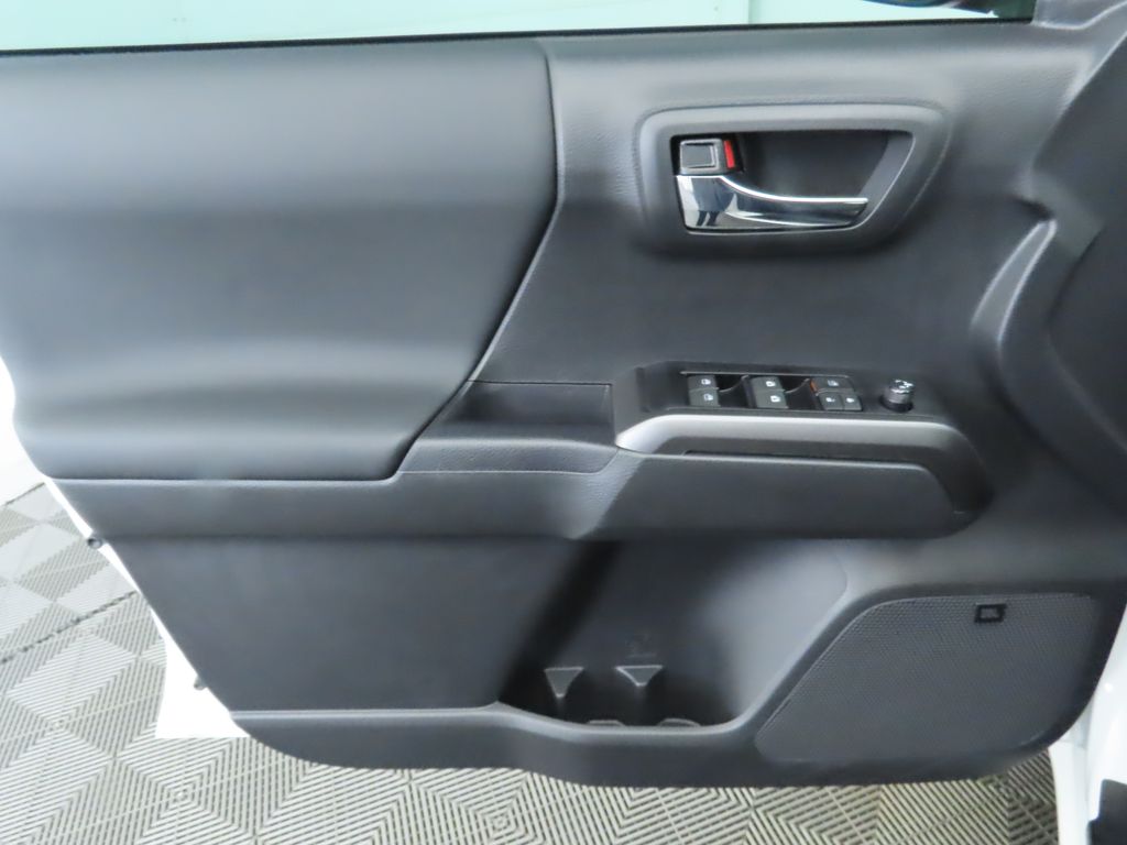 Thumbnail: 2023 Toyota Tacoma - 25