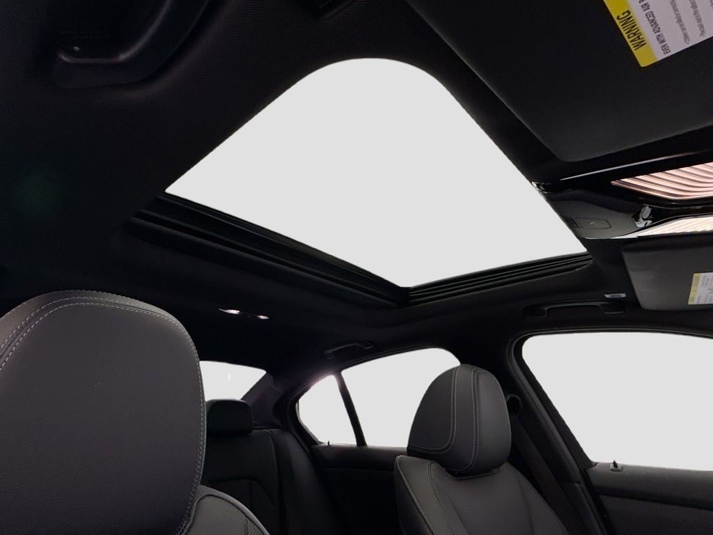 Thumbnail: 2022 BMW 3 Series - 17