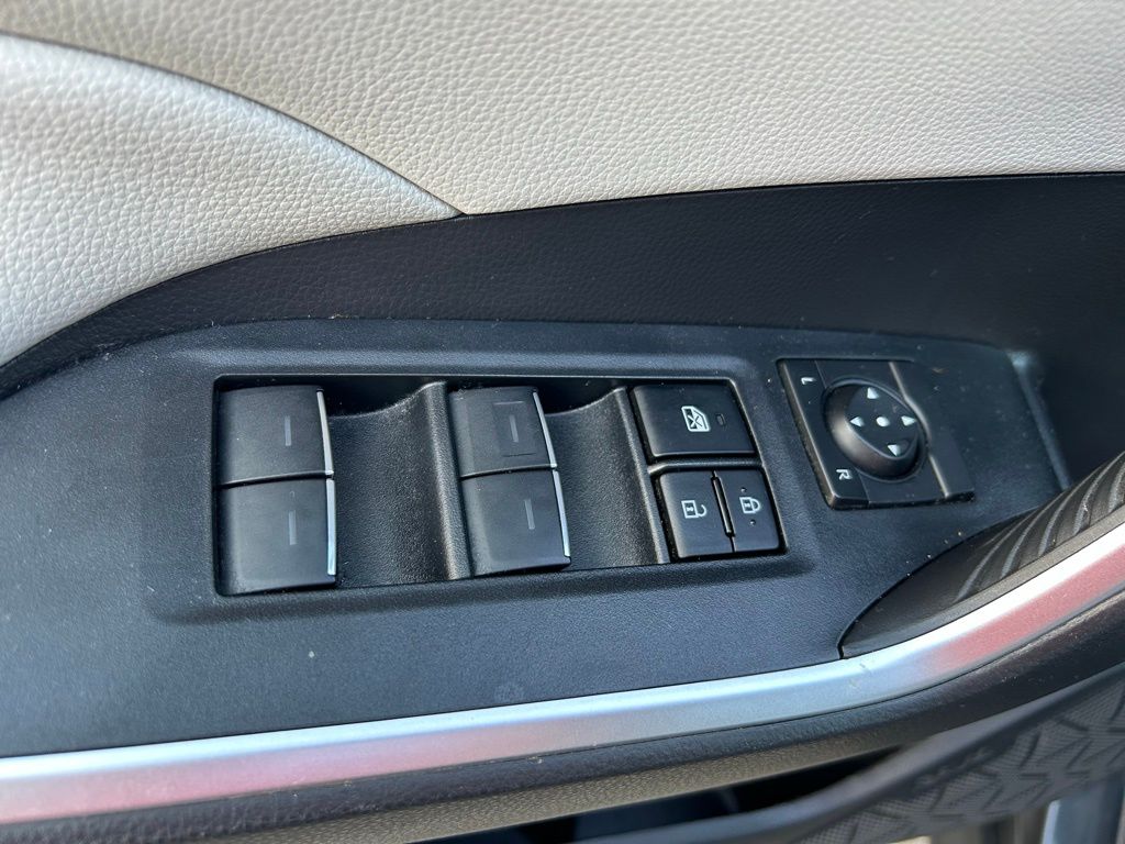 2023 Toyota RAV4 XLE 17