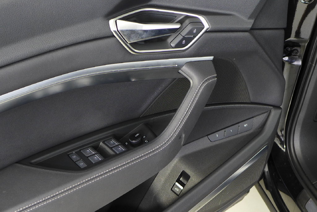 Thumbnail: 2024 Audi Q8 e-tron - 12