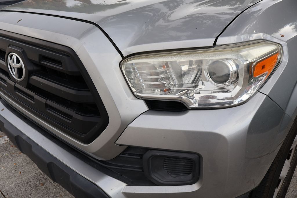 Thumbnail: 2017 Toyota Tacoma - 3