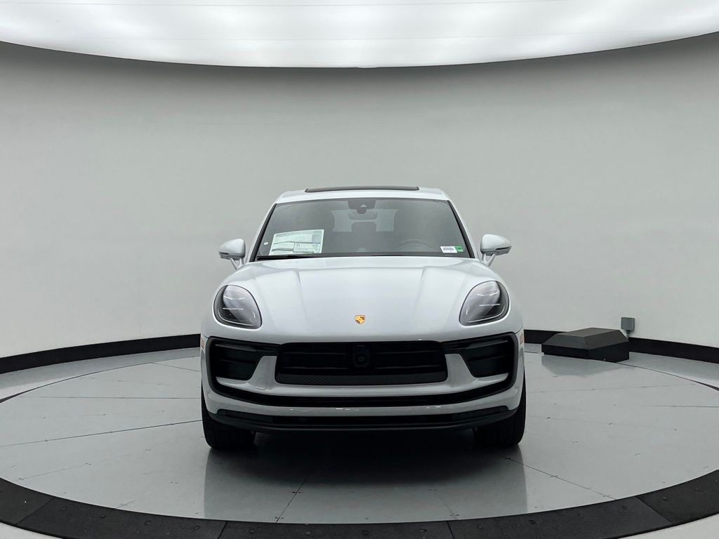 Thumbnail: 2026 Porsche Macan - 6