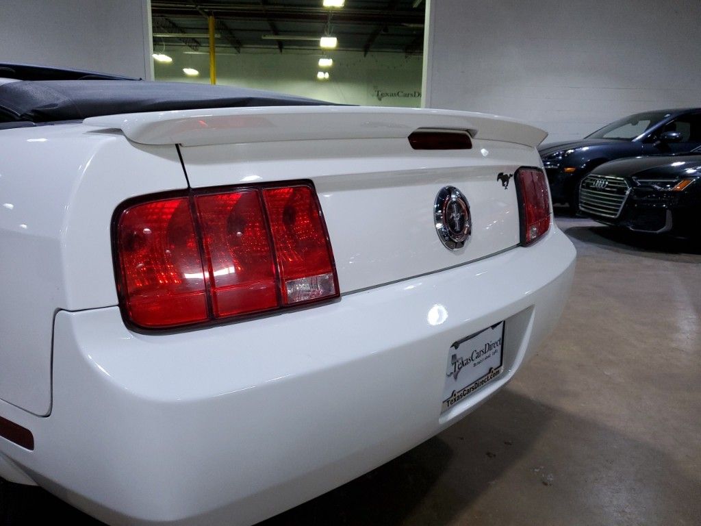 2008 Ford Mustang V6 Deluxe 36