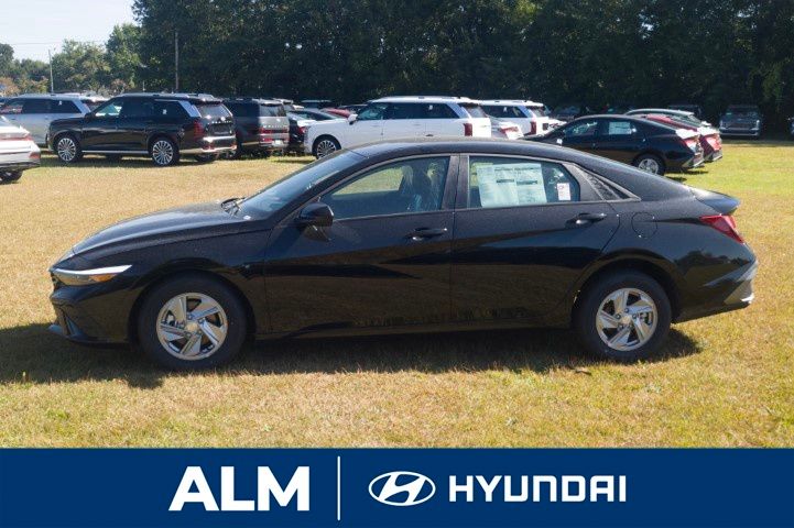 New 2026 Black Hyundai SE image 10
