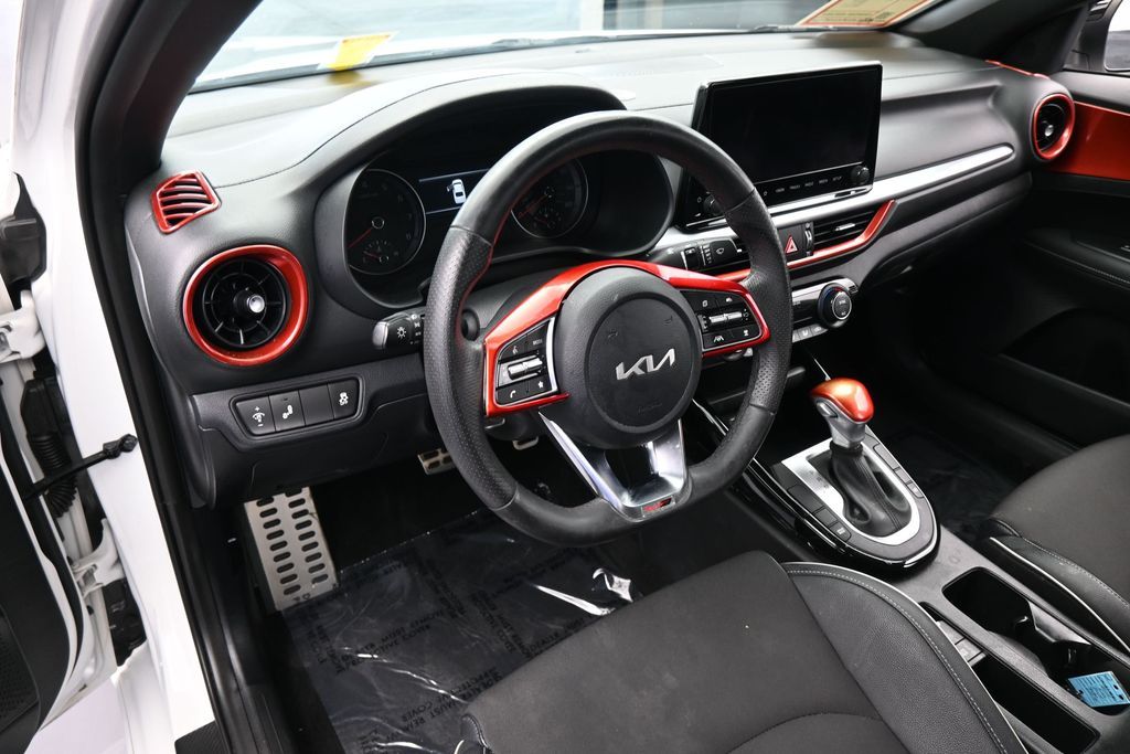 Used 2024 Snow White Pearl Kia GT-Line image 11