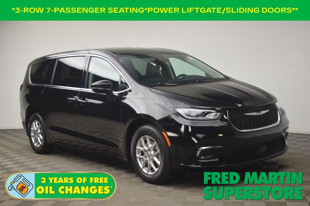 used 2024 Chrysler Pacifica car, priced at $27,200