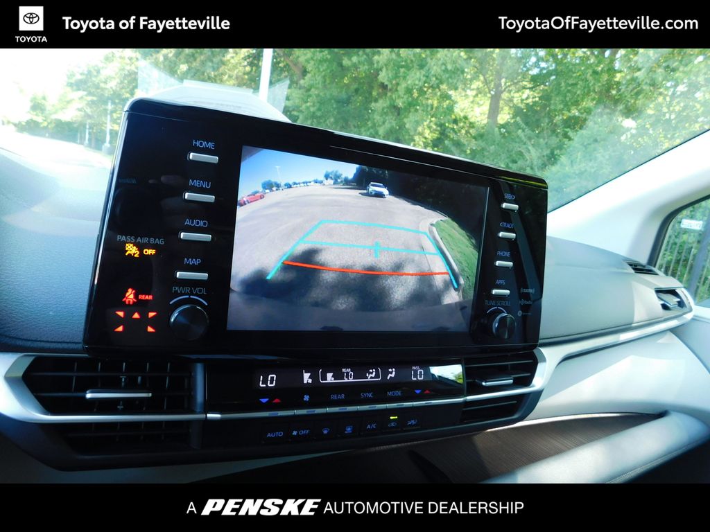 Thumbnail: 2021 Toyota Sienna - 10