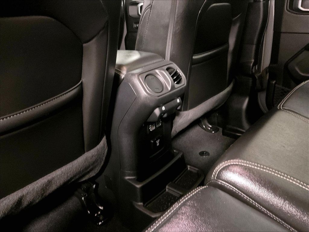 2023 Jeep Wrangler — photo 27