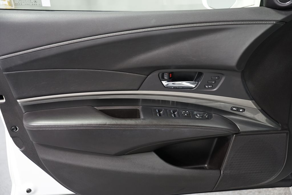 2014 Acura RLX  28