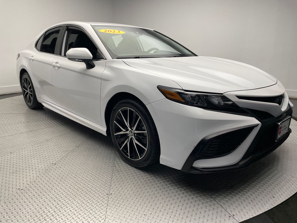 2023 Toyota Camry SE 3