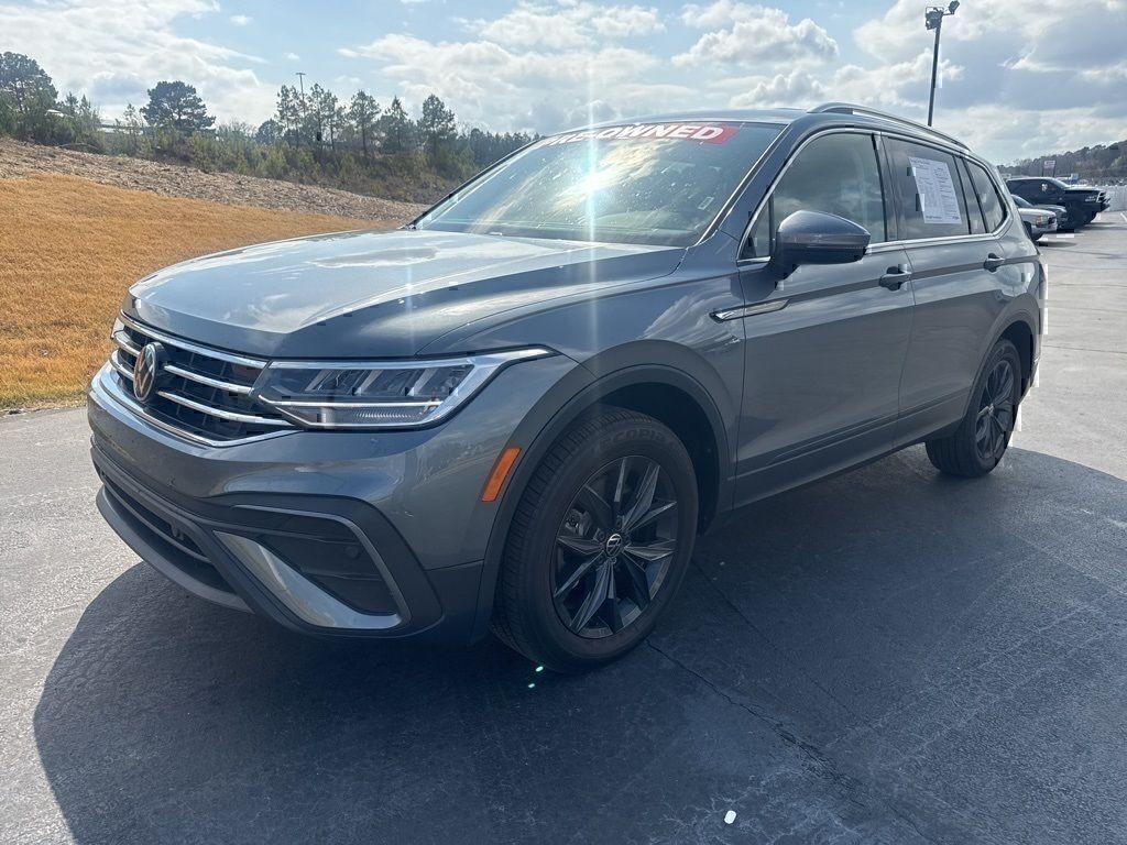 Gray 2024 Volkswagen Tiguan SE FWD SUV / Crossover Front-Wheel Drive 8-Speed Automatic