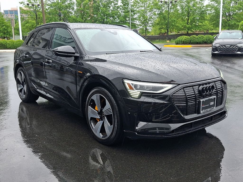 Thumbnail: 2022 Audi e-tron - 3