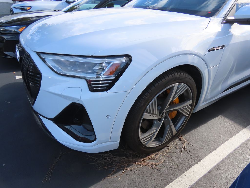 Thumbnail: 2022 Audi e-tron GT - 2