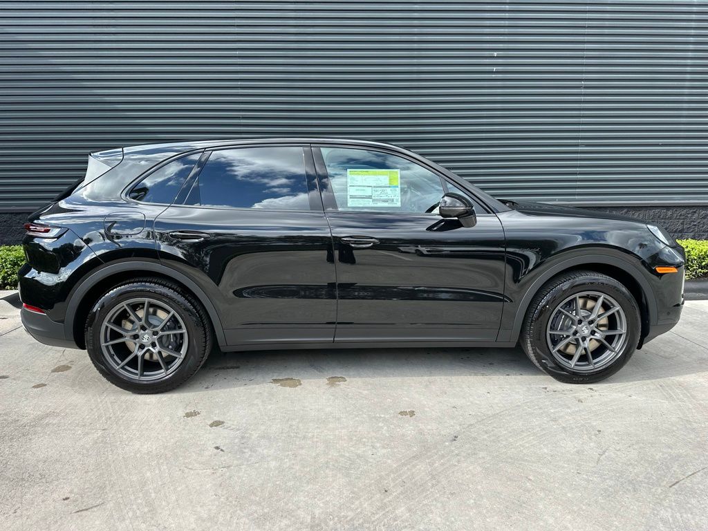 Thumbnail: 2026 Porsche Cayenne - 10