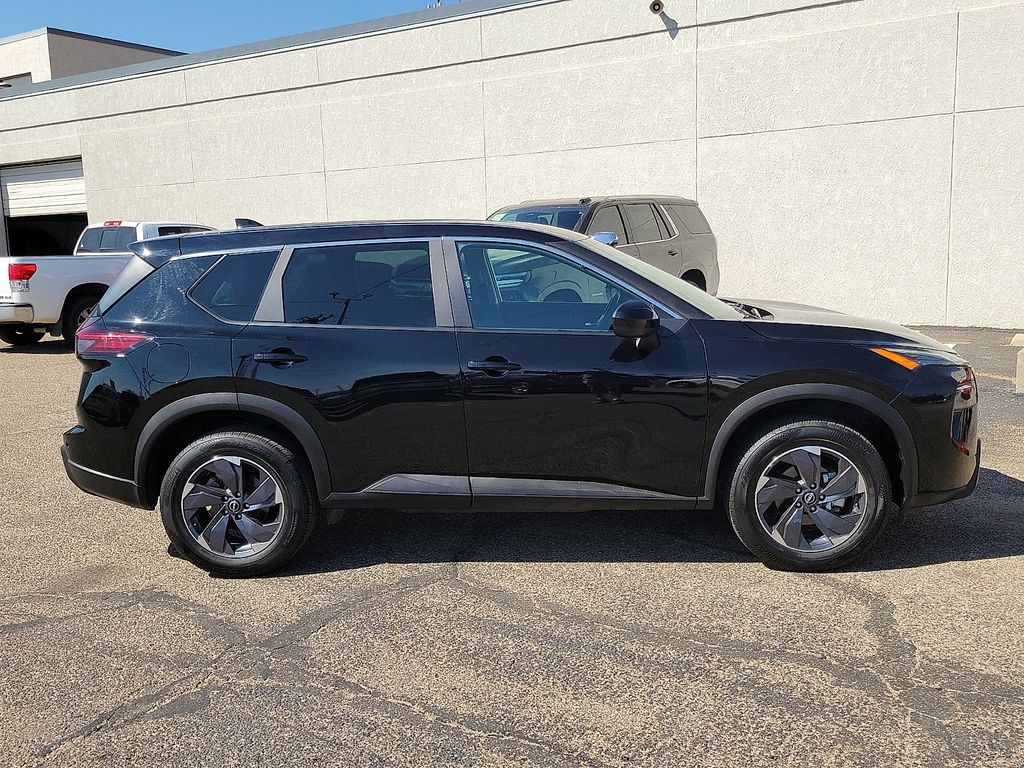 2025 Nissan Rogue SV - 11