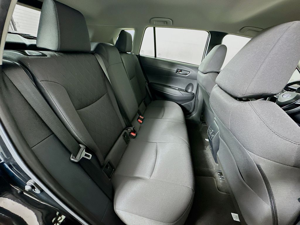 2023 Toyota Corolla Cross LE 27
