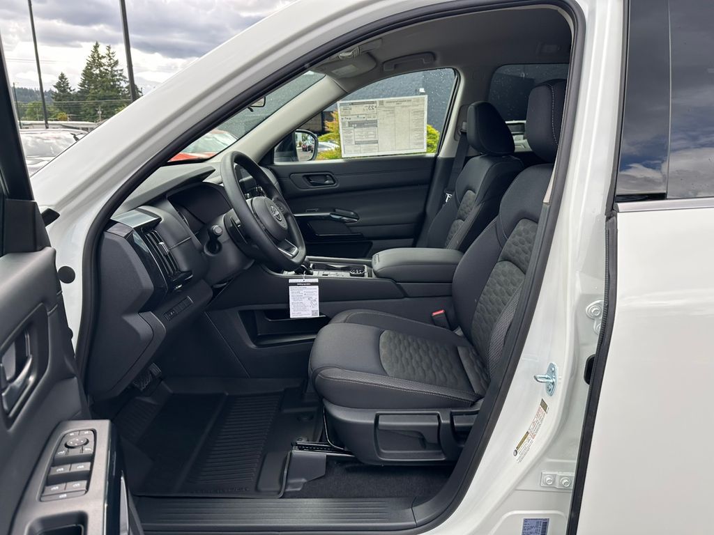 2025 Nissan Pathfinder S