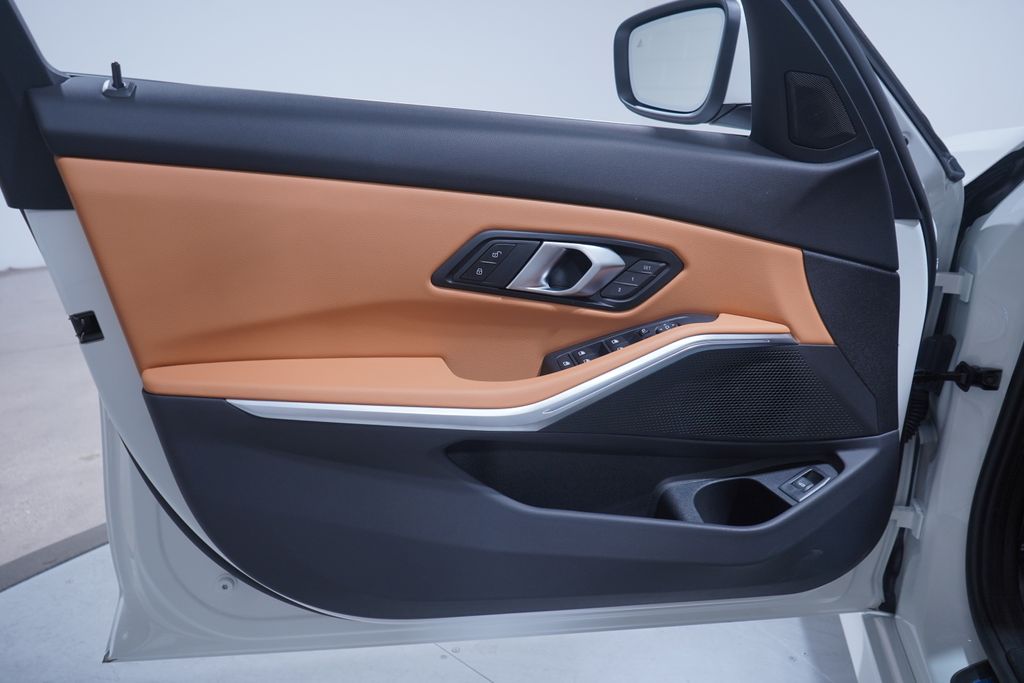 2025 BMW 3 Series 330i 10