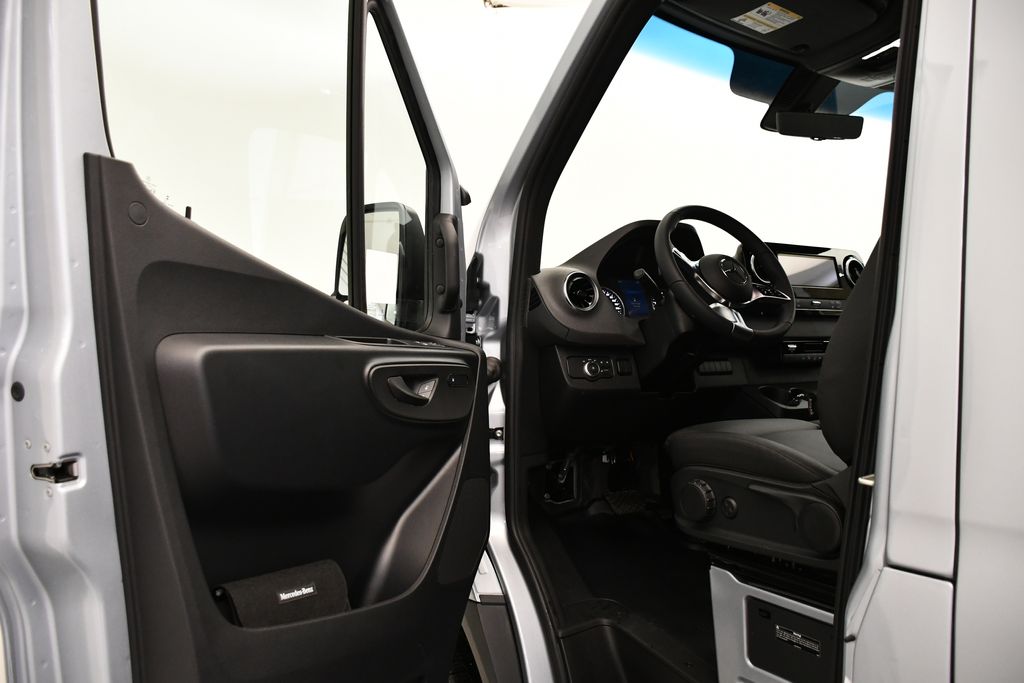 Thumbnail: 2025 Mercedes-Benz Sprinter - 27