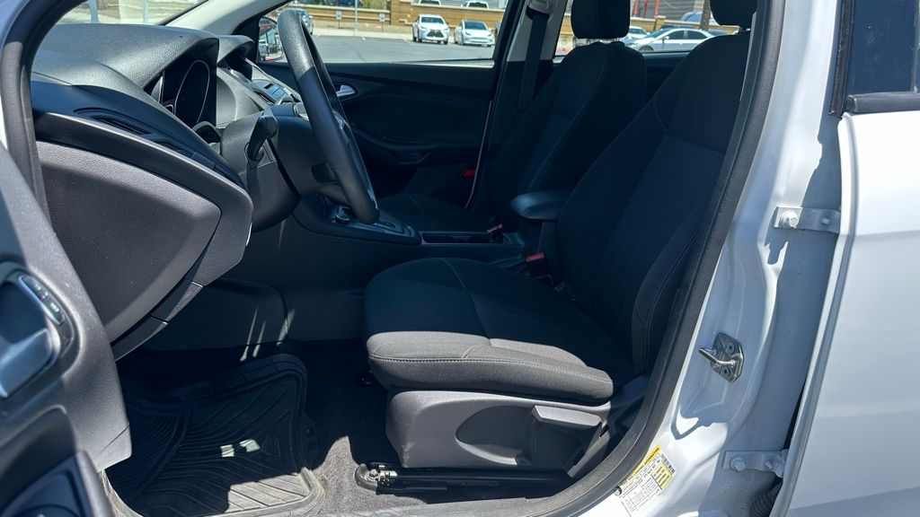 2017 Ford Focus SE 9