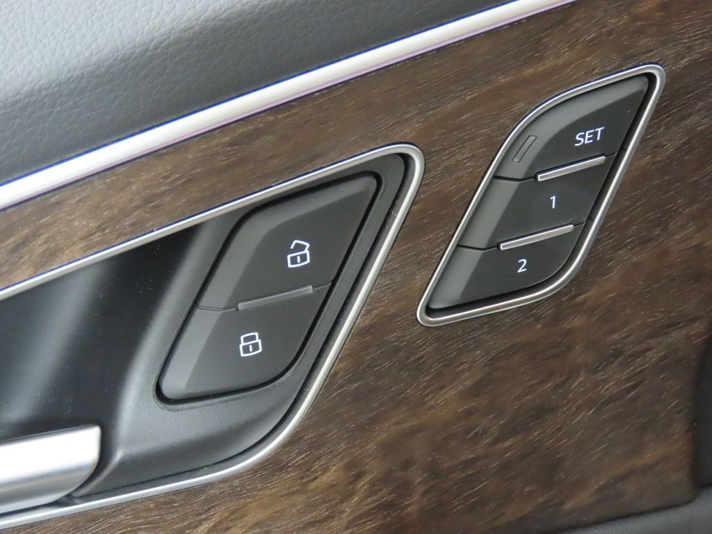 Thumbnail: 2026 Audi Q8 - 30