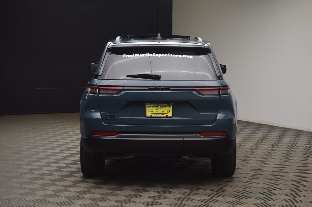 new 2026 Jeep Grand Cherokee car, priced at $51,400