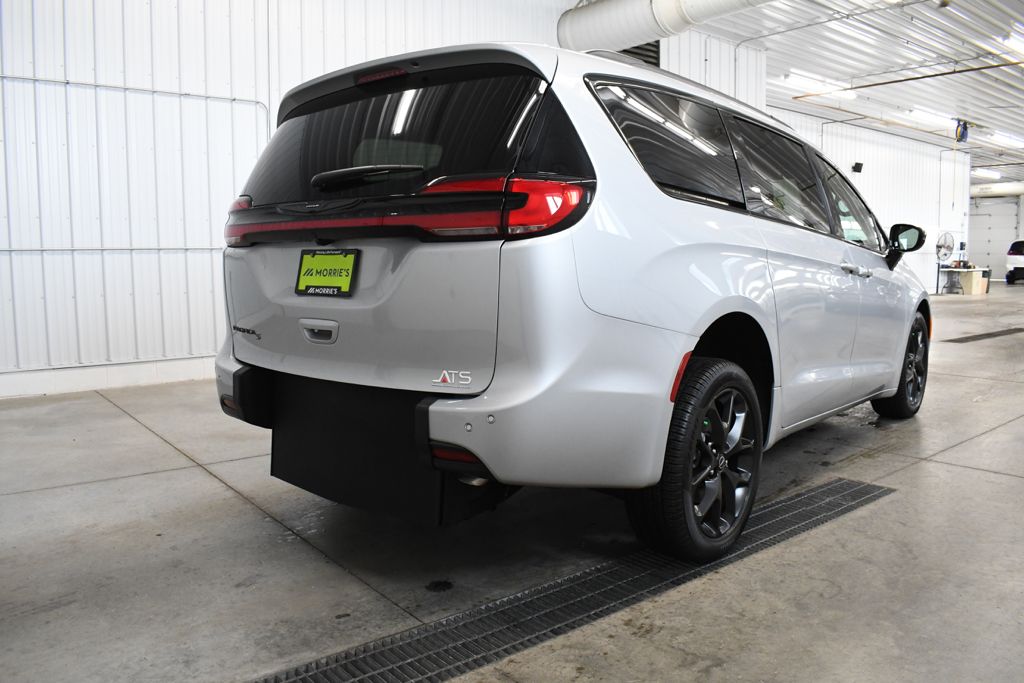 Used 2026 Silver Chrysler Select image 11