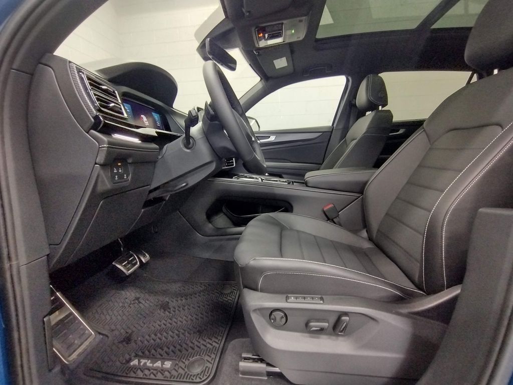 2026 Volkswagen Atlas Cross Sport 2.0T SEL R-Line Black